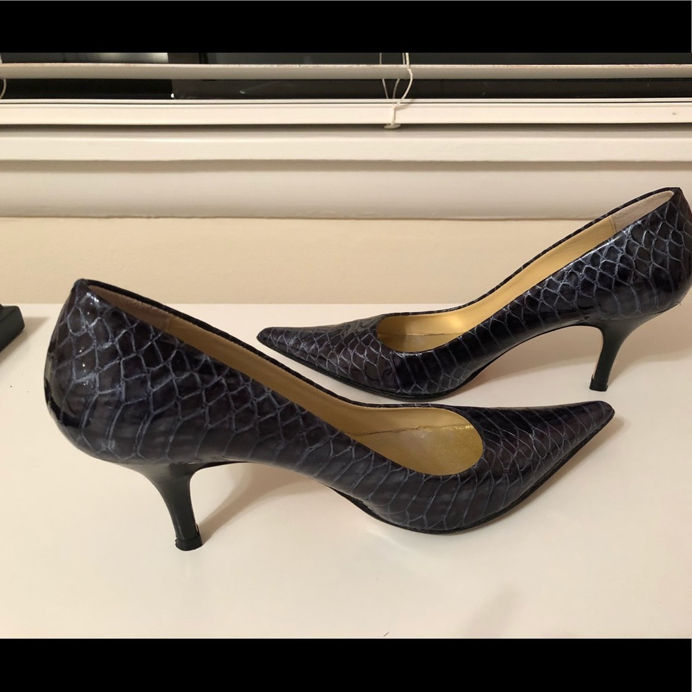 Crock Embossed Blue Pumps - Picture 3 of 4